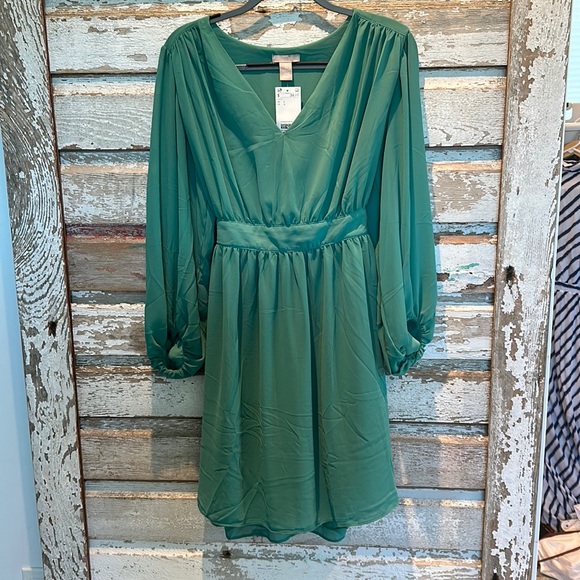 Lovely green flowy dress - Picture 1 of 2
